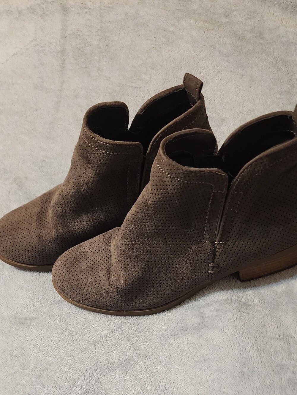Universal Thread Women's Brown Suede Ankle Booties - Classic Casual Comfort